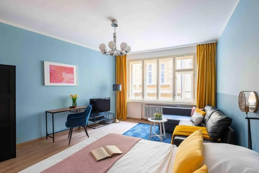 Ferienwohnung Colourful Modern Flat / Balcony / Charles Bridge Prag Tschechische Republik